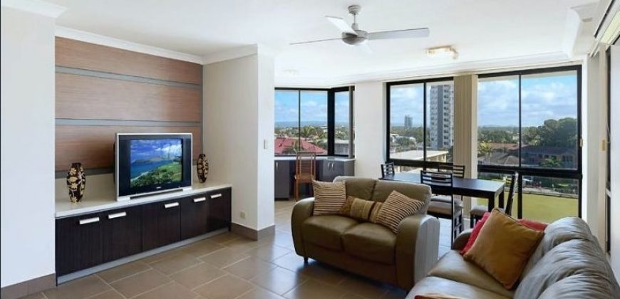 Renovated Large 2 bedroom central Surfers Riverside Apartment