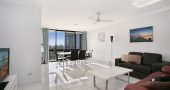 2 bedroom investment unit central Surfers Paradise